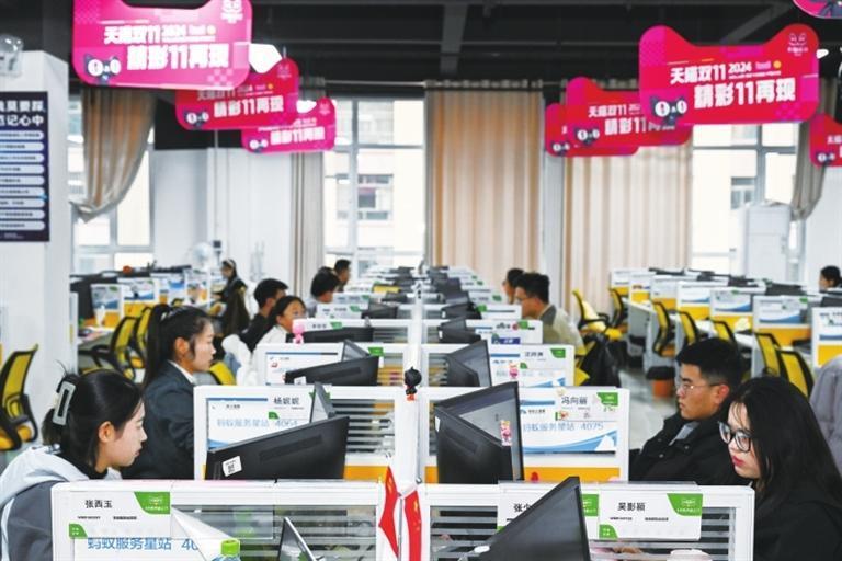 在环县数字就业基地，天猫官方客服开展相关工作。俄少飞