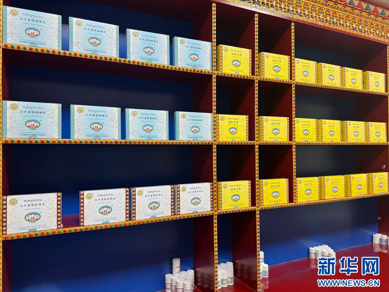  圖為天祝縣藏醫藥研究院內陳列的藏藥藥品。新華網（劉欣瑜 攝）