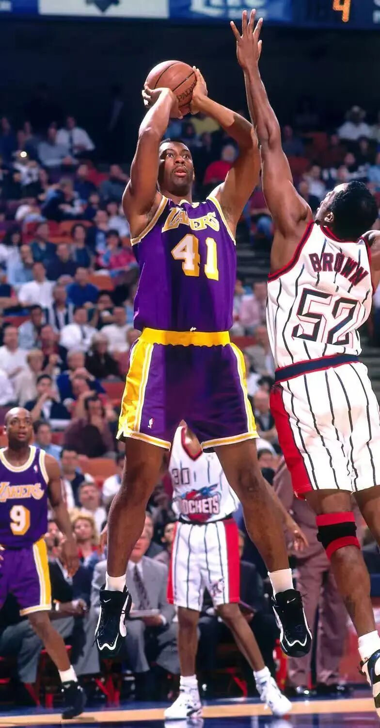 57岁前NBA球员埃尔登·坎贝尔钓鱼时溺亡，曾是科比和奥尼尔队友