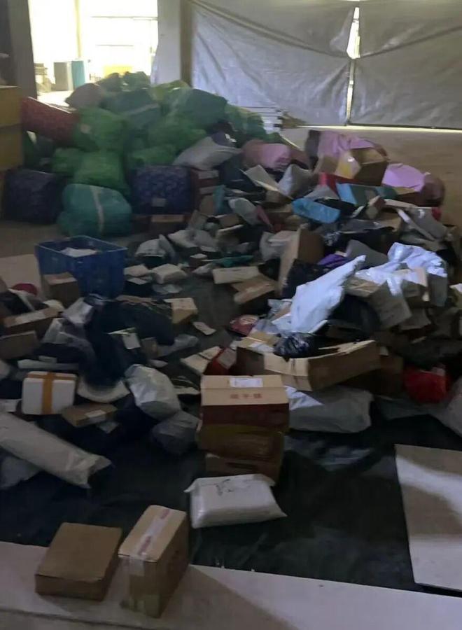 一年躺赚20万的快递驿站，开始塌房了。