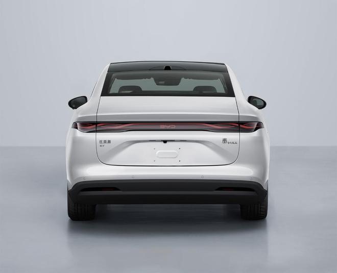 ▲比亚迪秦MAX尾部