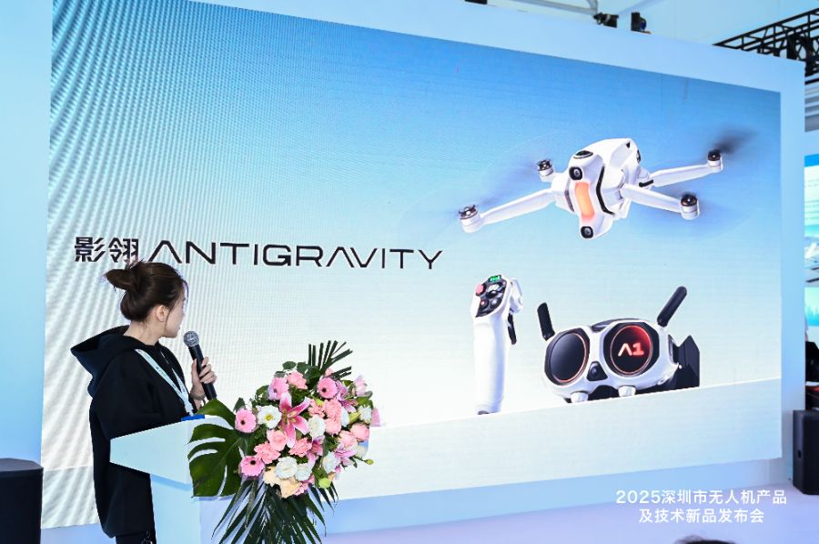 图为影翎首发全球首款全景无人机影翎A1