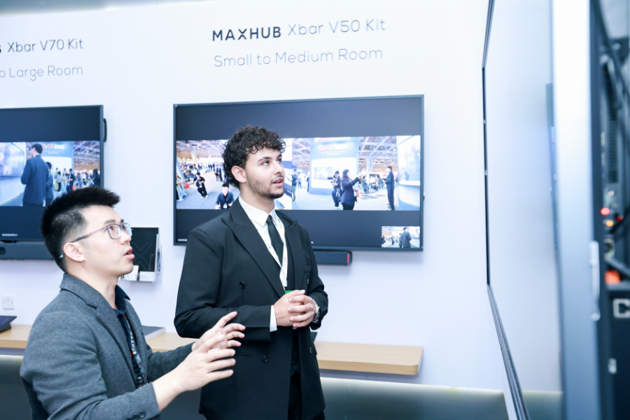 图为视源股份展位。