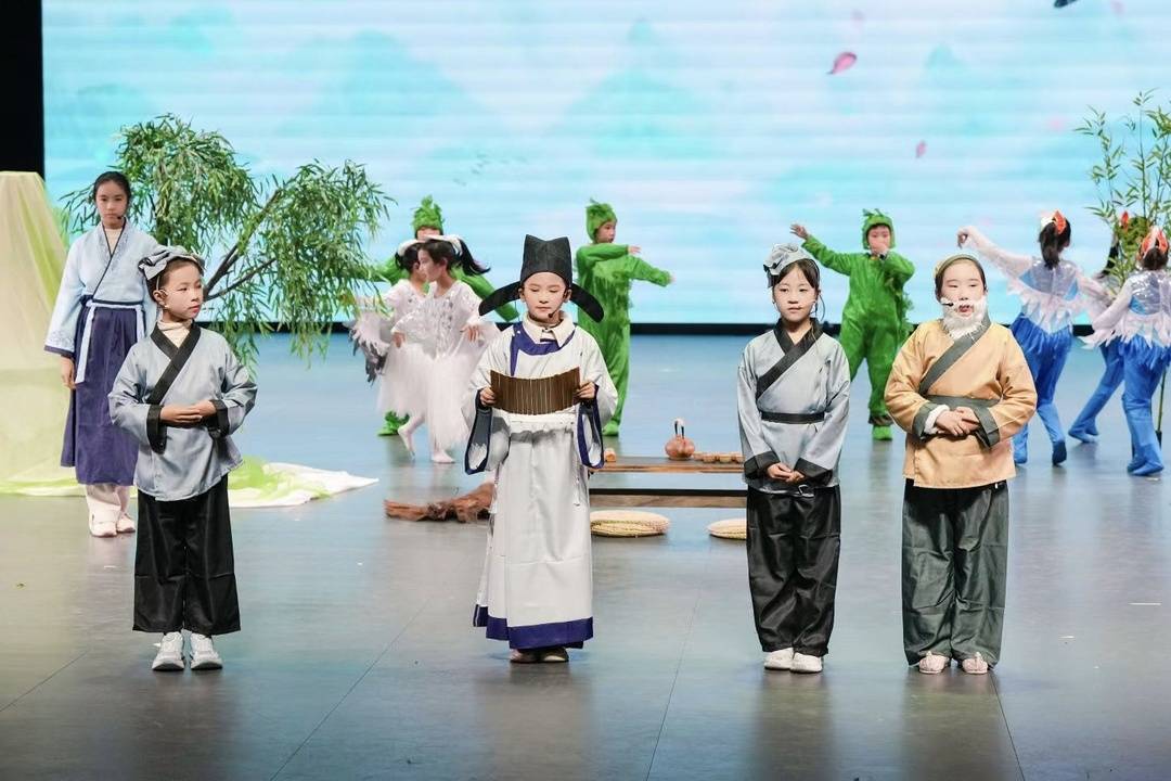 孩子們創作舞台短劇