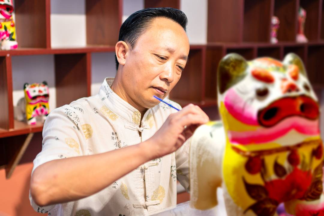 製作泥叫虎的聶臣希