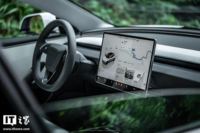 美国调查特斯拉FSD：至少存在80起违反交通规则的案例