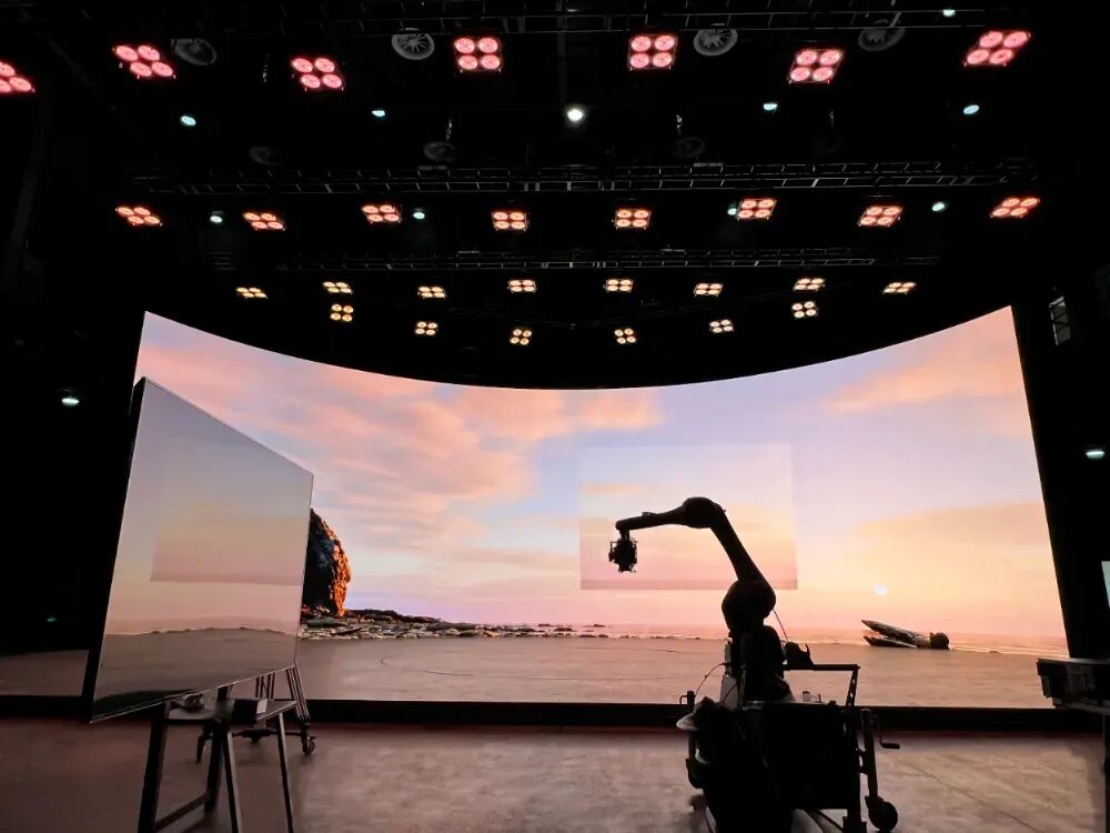 上海电影学院LED数字虚拟影棚（图片来源：奥拓电子）