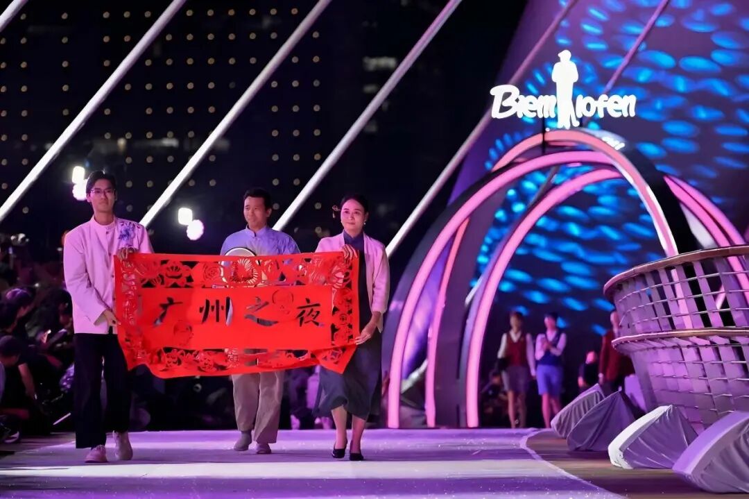 左右滑动查更多