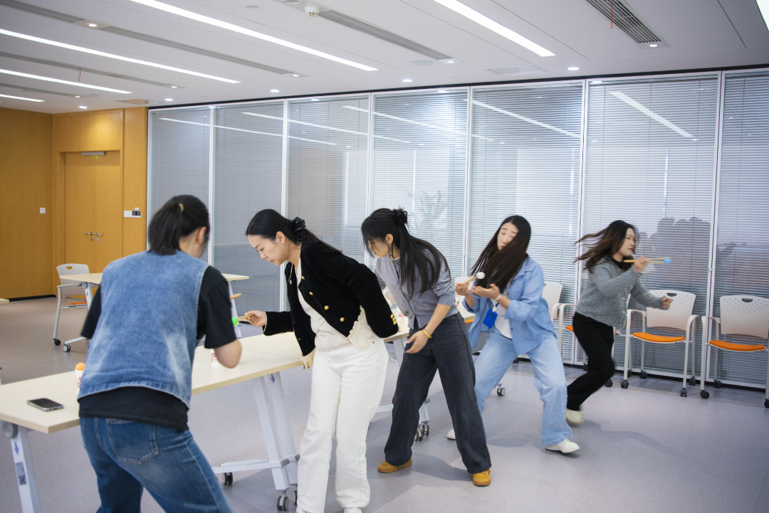 左右滑动 可看更多