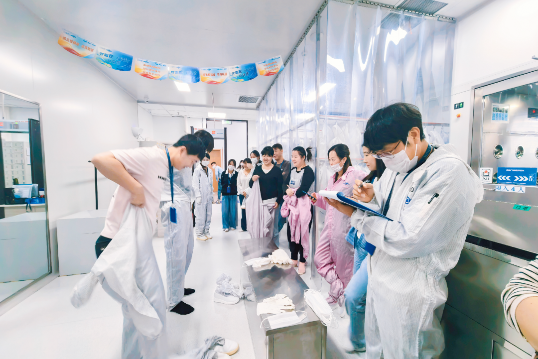 左右滑动 可看更多