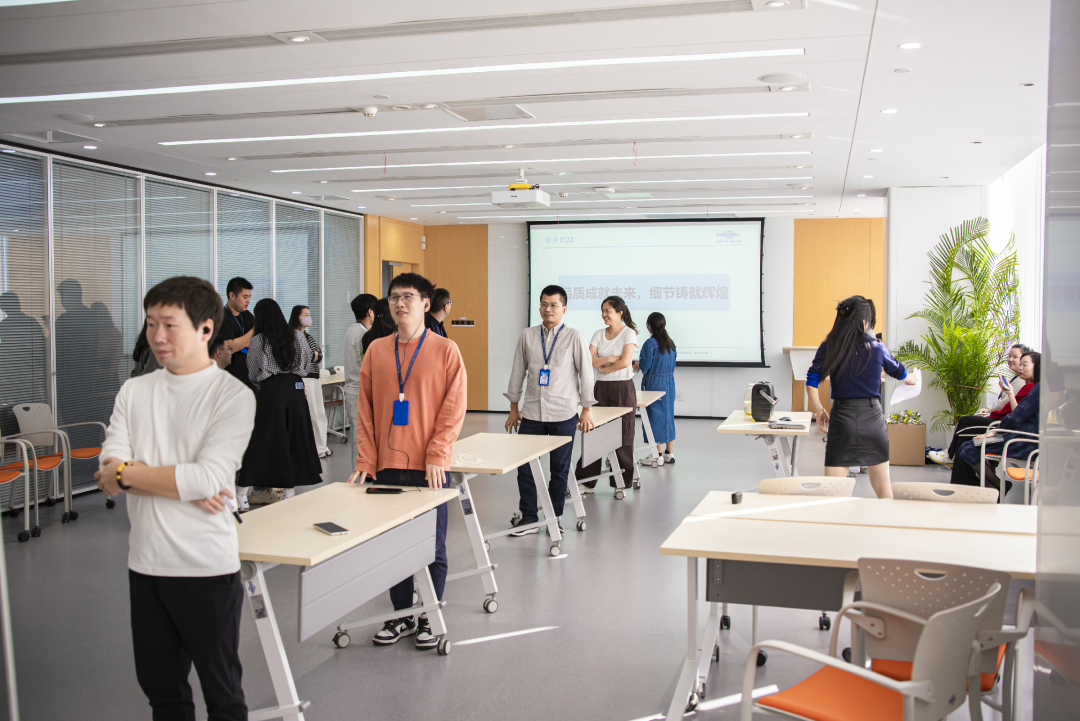 左右滑动 可看更多