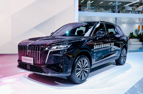 20万级家用混动SUV群雄逐鹿，红旗HS6领衔国产中大型混动SUV新标杆