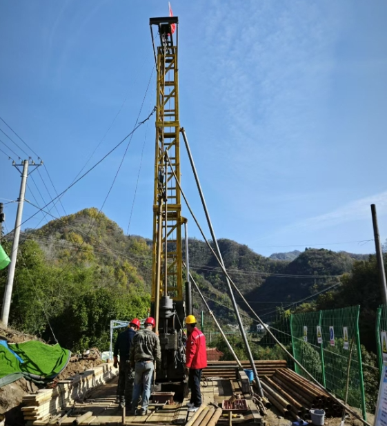 据中国自然资源报消息，竹溪目前已发现战略性资源庙垭铌-稀土矿石，并攻克资源高效利用关键核心技术。图源：竹溪县融媒体中心