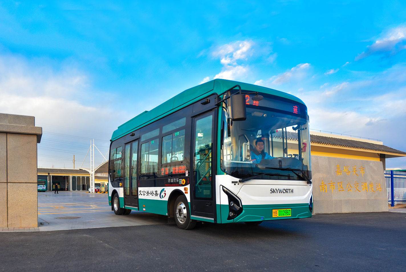 嘉峪关：19辆迷你公交上岗 绿色出行再升级
