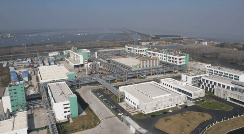 建信佳人新材料首期5万吨绿色循环再生聚酯项目投产