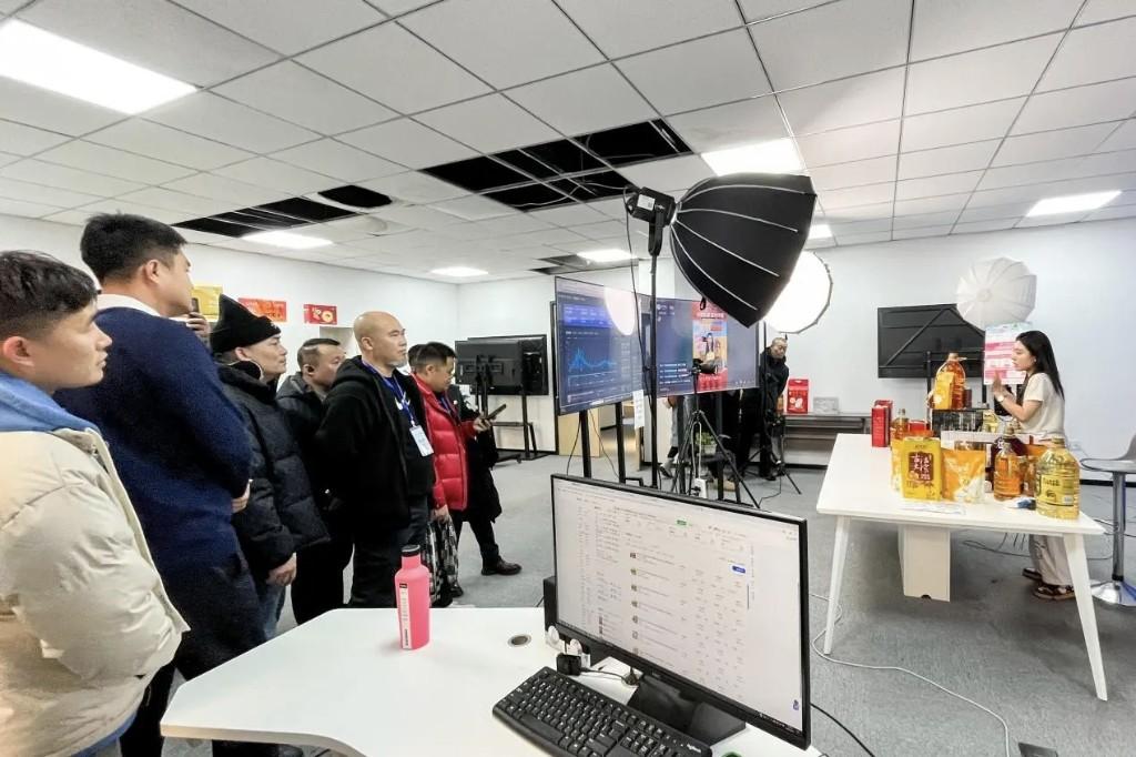 走进北大荒食品集团电商基地