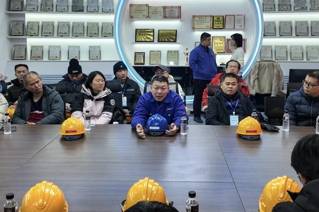 走进大国工匠张金柱的创新工作室学习交流