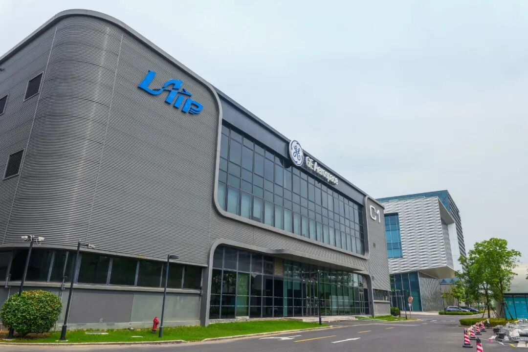 坐落于上海临港的GE航空航天发动机现场支援服务快修厂外景