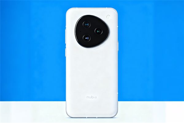 抖音副总裁李亮:AI手机助手本质是机主授权 与入侵、黑客、隐私无关