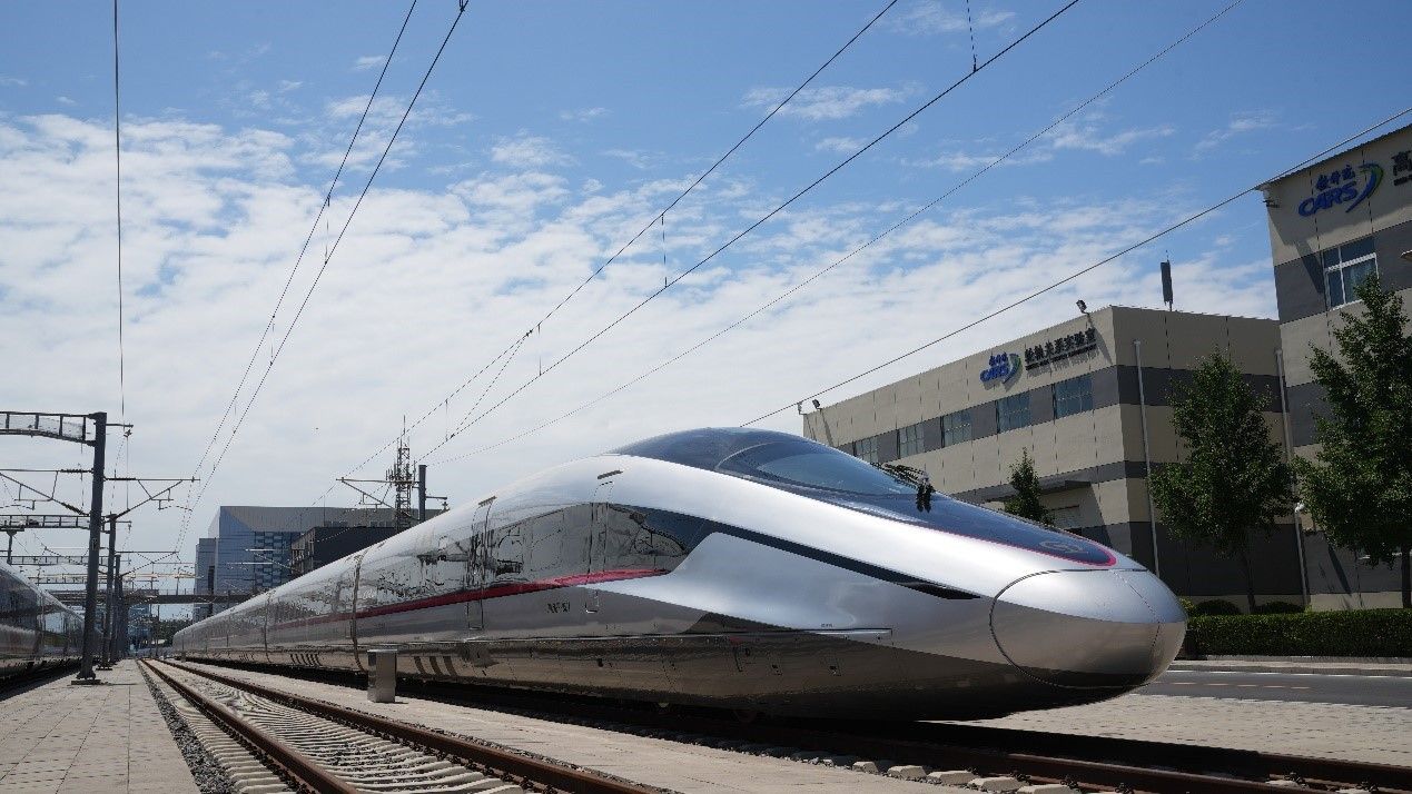 2025年7月，CR450动车组亮相第十二届世界高速铁路大会。（中国中车供图 央广网发）