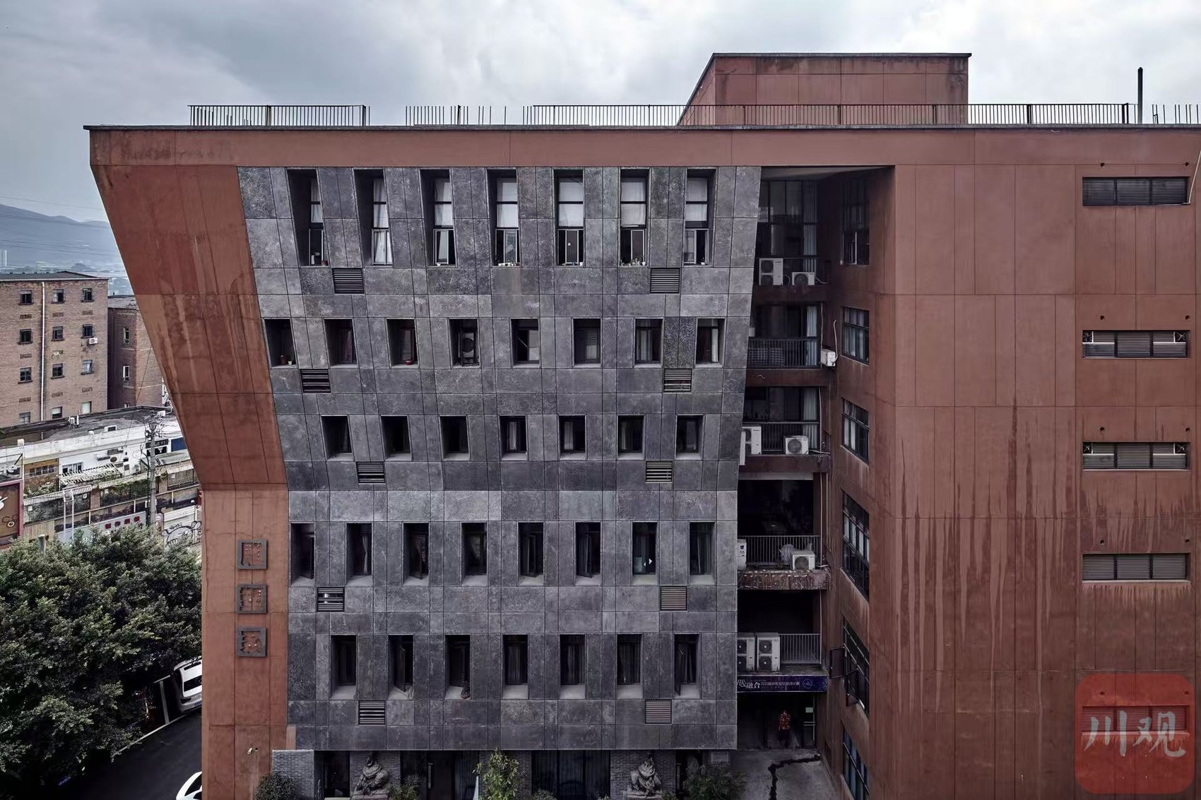 刘家琨主持设计的四川美术学院雕塑系教学楼（存在建筑 供图）