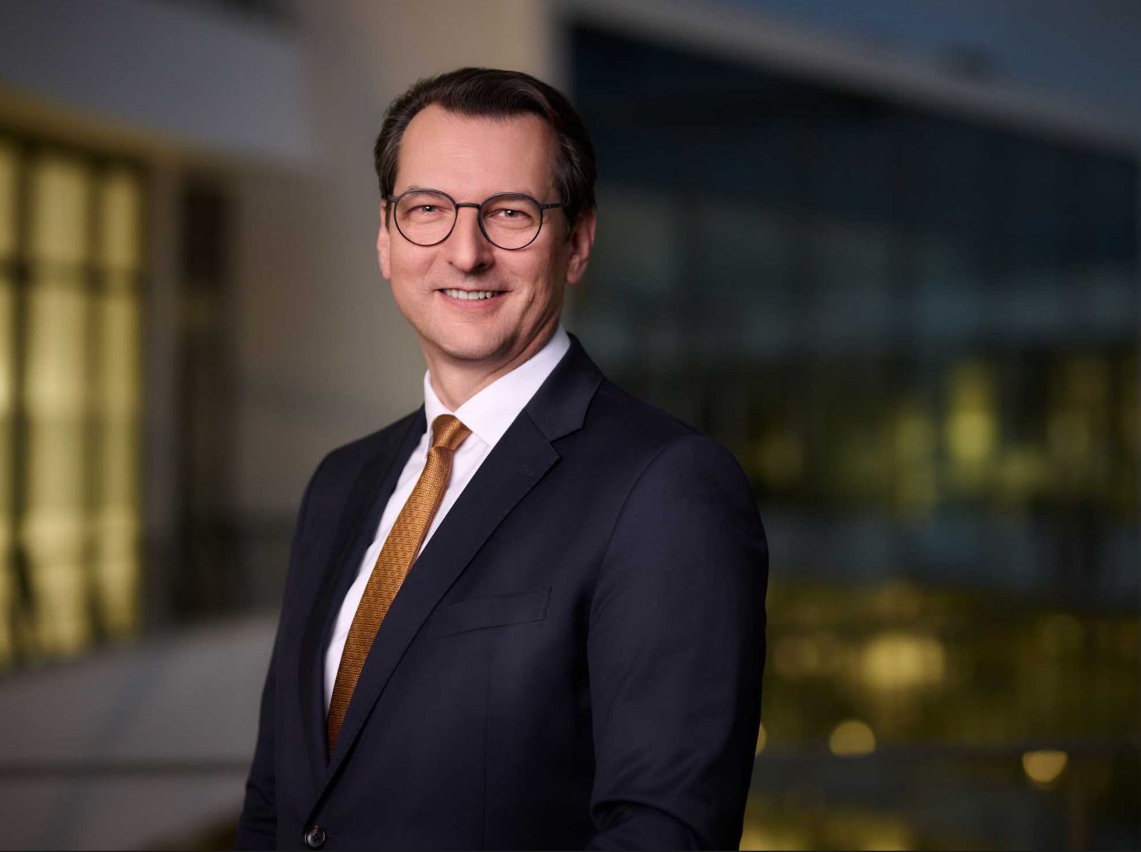 明年5月生效！宝马集团敲定新任“掌舵者”，米兰·诺德科沃奇将“接棒”齐普策