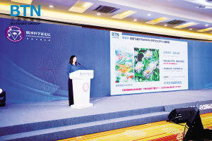 曲丽萍以“云南特色植物资源的创新开发与产业化实践”为主题进行分享。企业供图