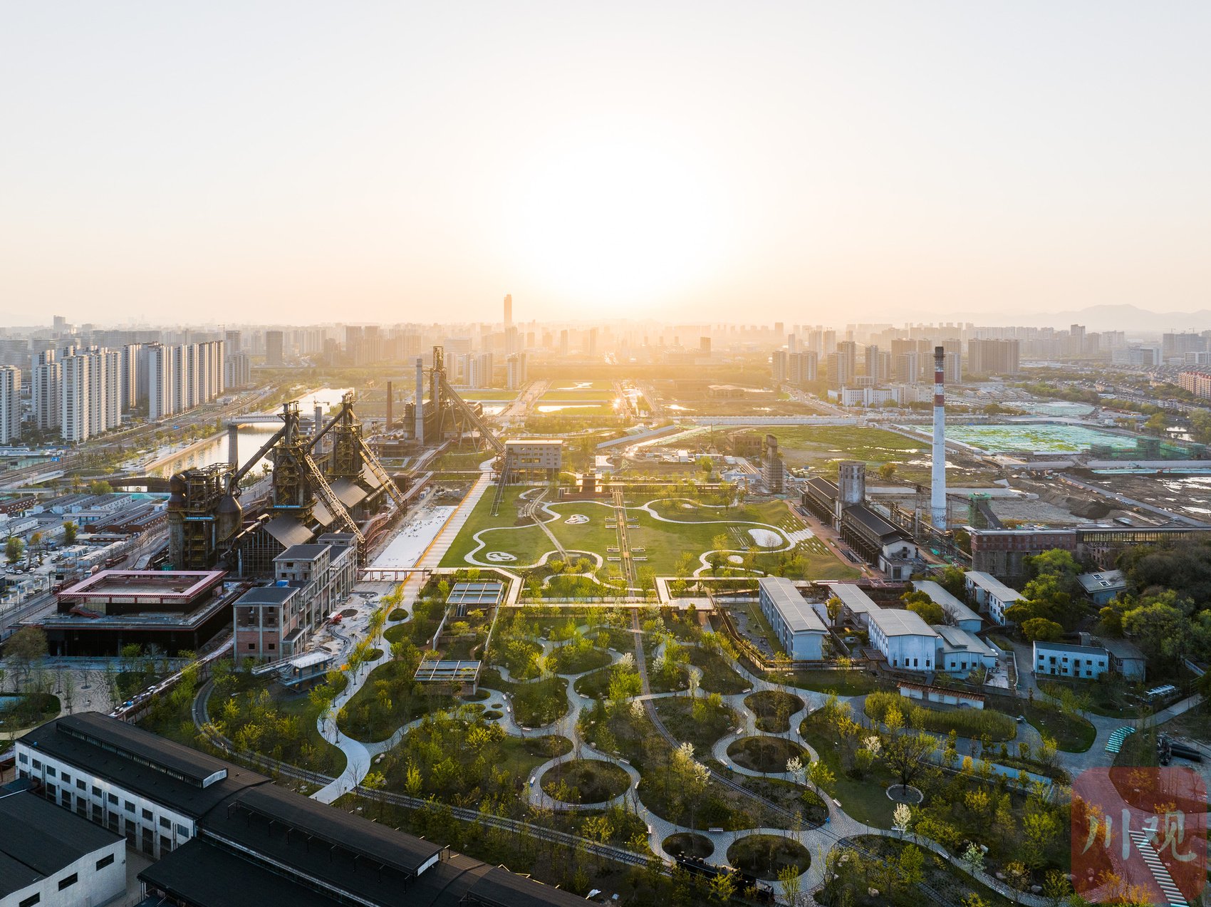 刘家琨主持设计的大运河杭钢公园（文沛 摄）