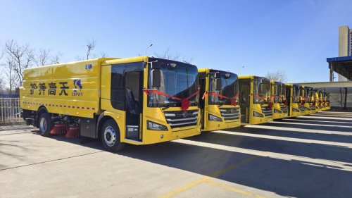 宇通环卫纯电动高速扫路车批量交付天津，助力绿色养护升级！