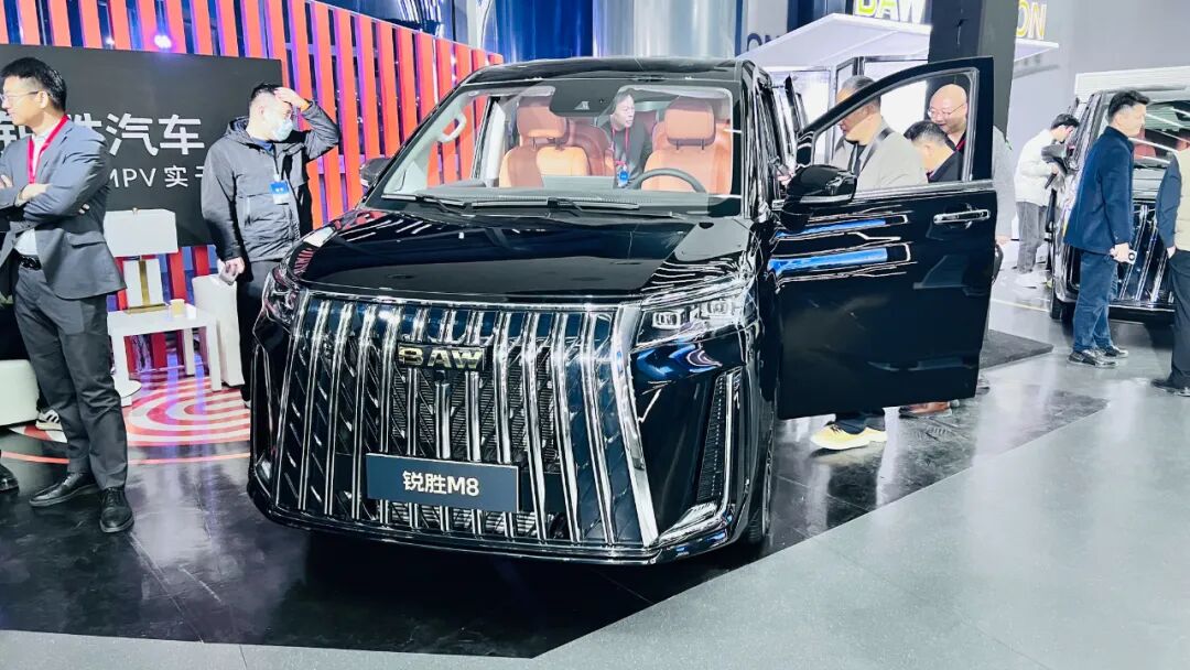 魏桥赋能，老厂新生：锐胜M8敢做“半价高山”的MPV