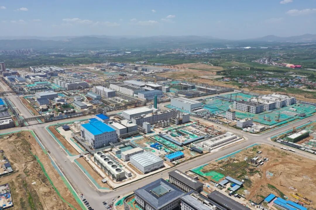战略投资凯赛生物，加快生物制造产业布局。图为凯赛生物山西合成生物产业园