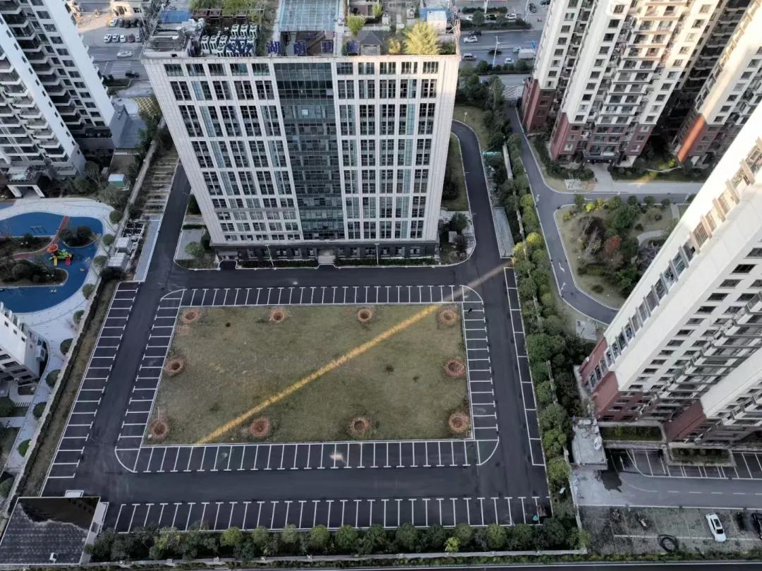 ▲湖南新化卫成综合商业大楼(中) 图据湖南永雄资产管理集团