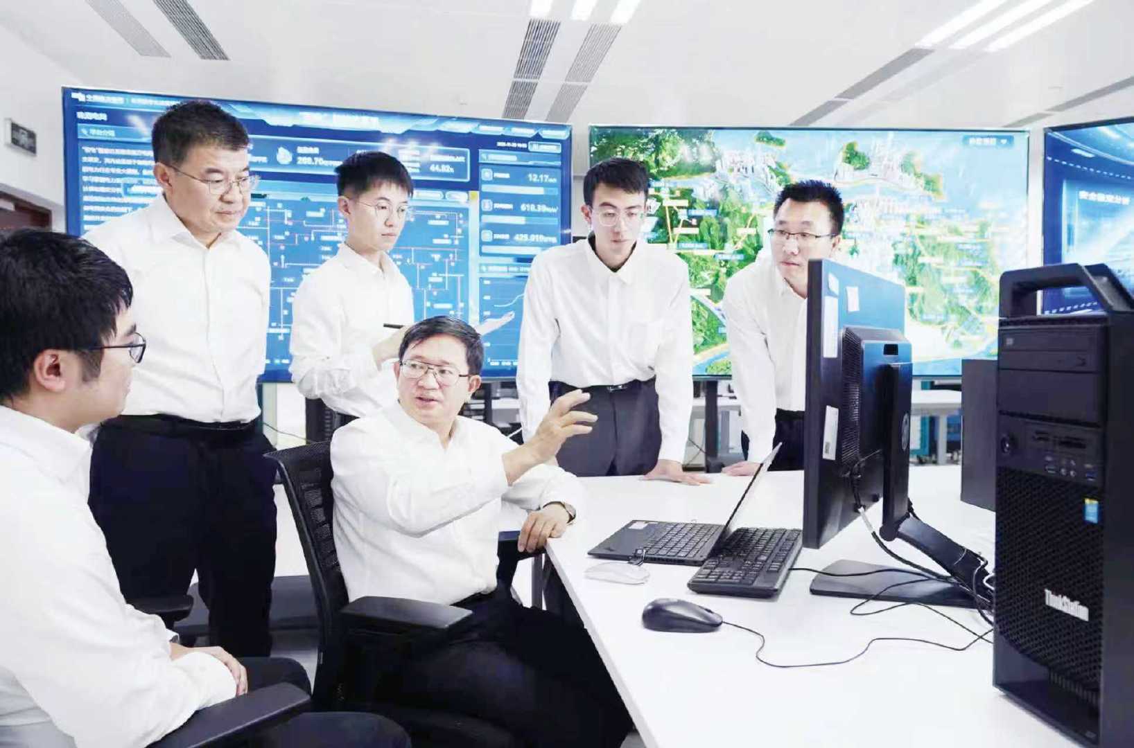 图为“驭电”智能仿真大模型研发团队。许建军/摄