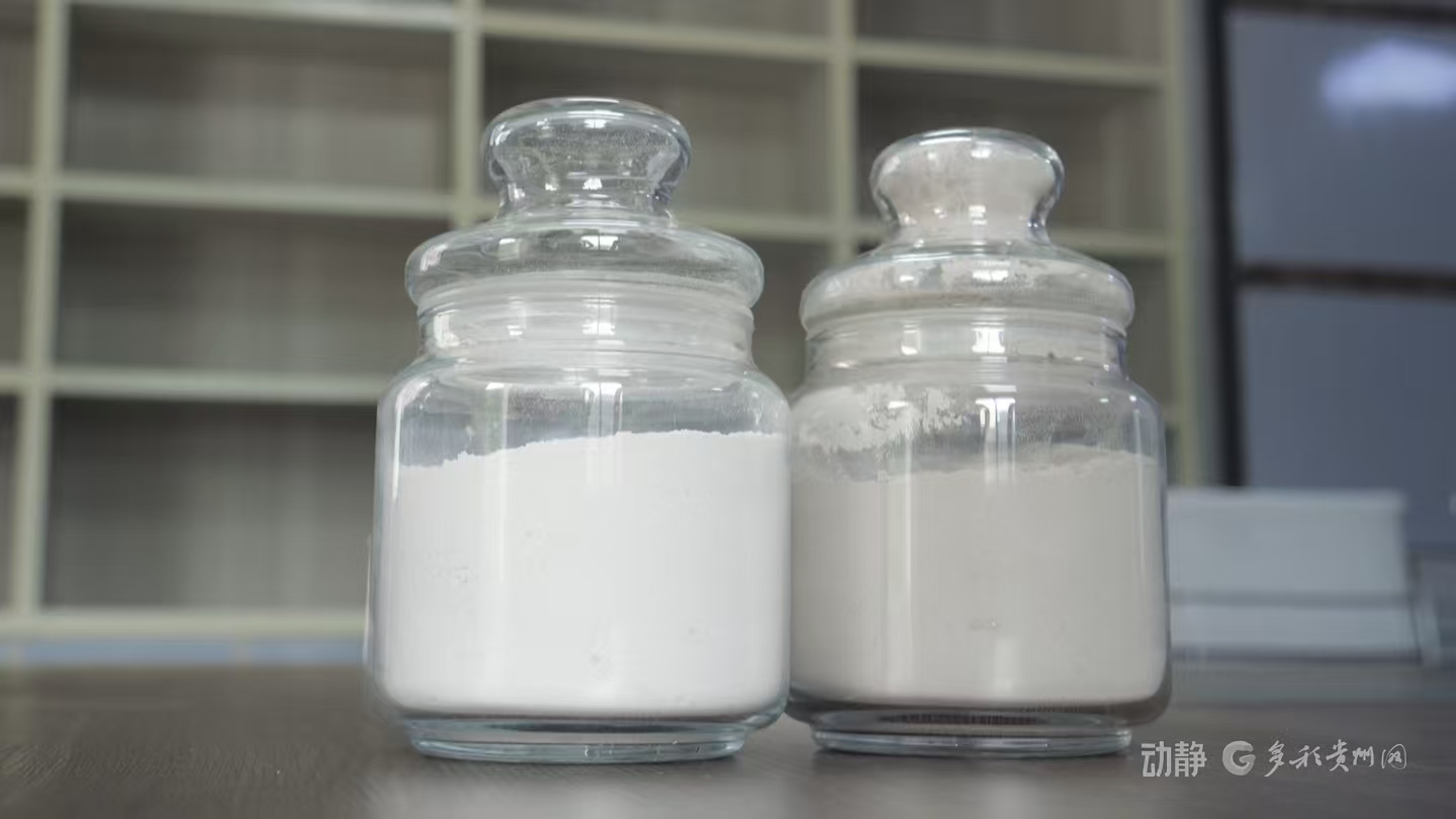 图左为高品质无水石膏