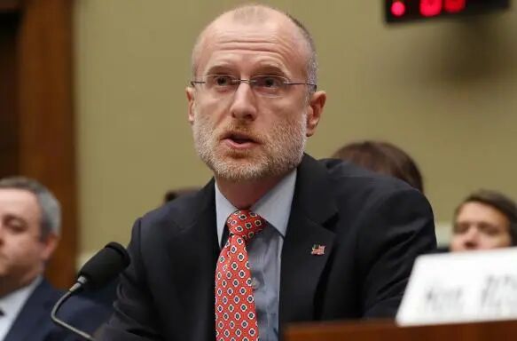 FCC主席布兰登·卡尔。（来源：观察者网）