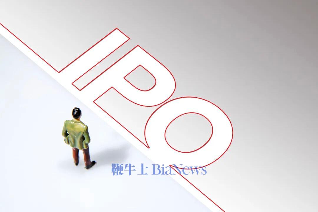 手机业务是传音控股最重要收入来源,常年占其总收入的