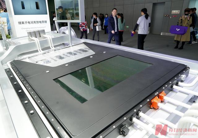 磷酸铁锂企业集体酝酿涨价：已有动力电池厂商上调价格，车企“抢货大战”再上演