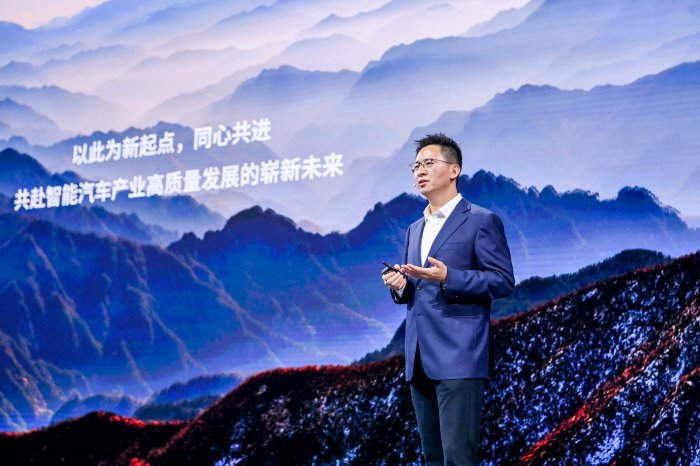 比亚迪集团高级副总裁、汽车新技术研究院院长杨冬生