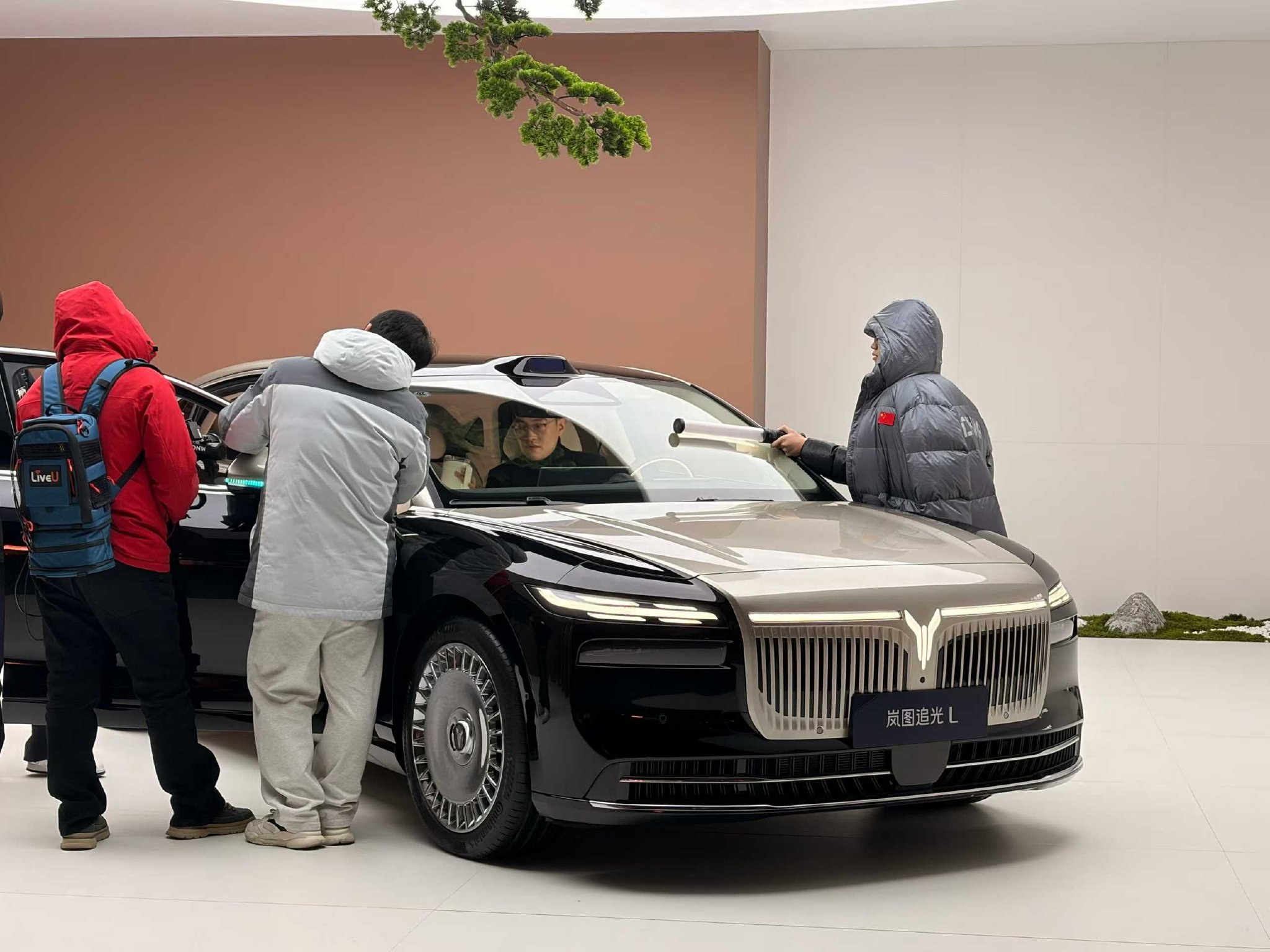 岚图追光L上市 售价27.99万元—30.99万元