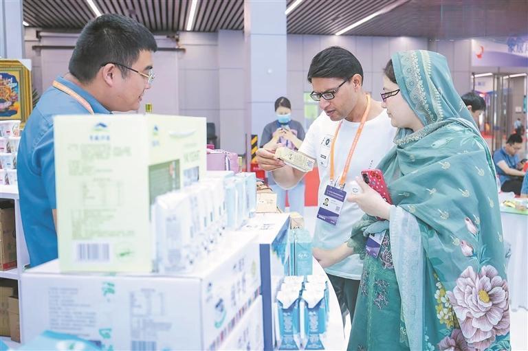 青海好物圈粉国外消费者。 周福强 摄