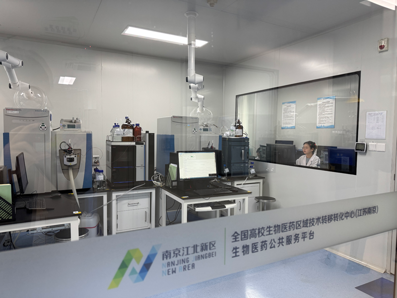 ▲全国高校生物医药区域技术转移转化中心（江苏南京）实验室　摄影 / 侯皓议