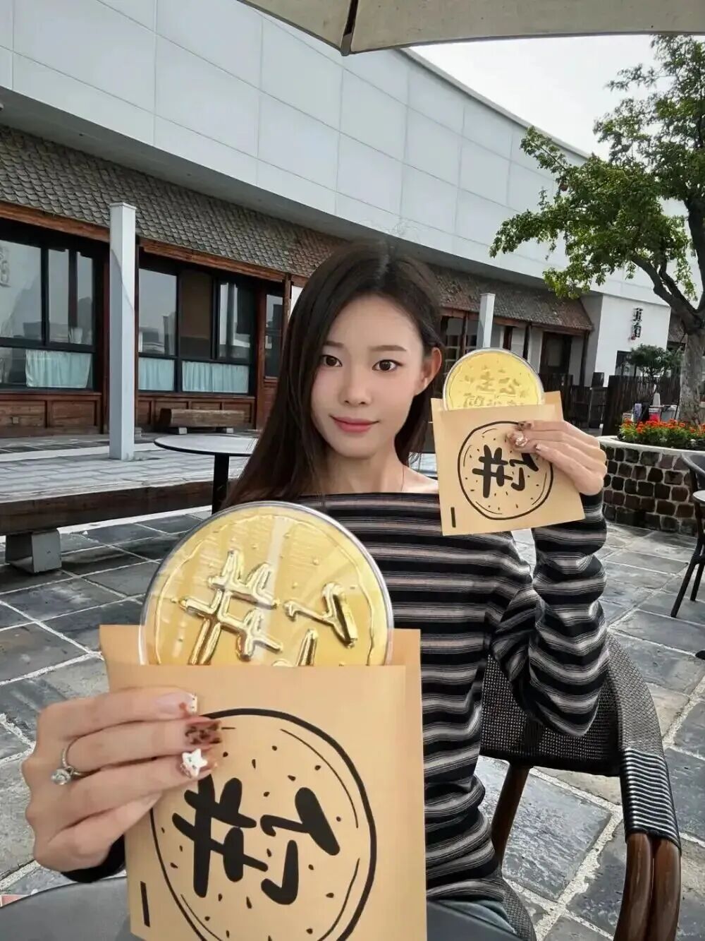 年轻人盯上了“黄金大饼” /图源：@我是小小瓜