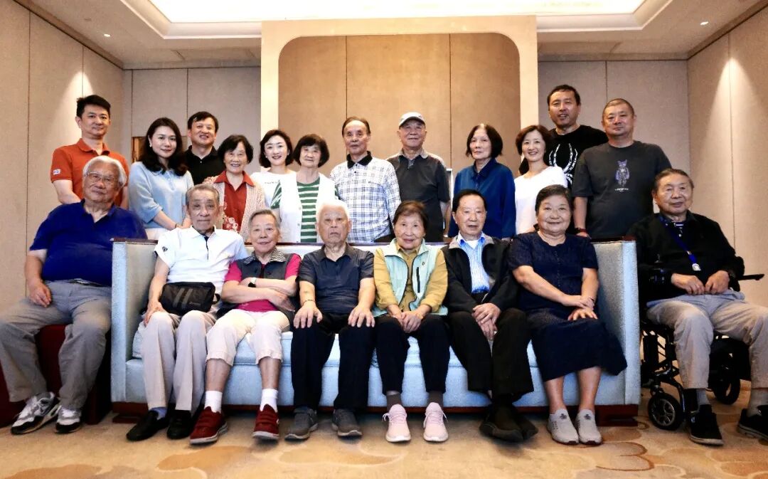 2009年初，我（本文作者）在位于北京东三环佳程广场的康明斯（中国）办公室见到闵佟。