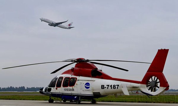 “海岛快巴”直升机与民航客机在舟山机场同框