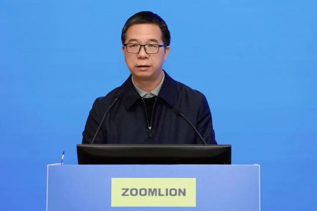 ▲省国资委党委书记、主任肖文伟讲话