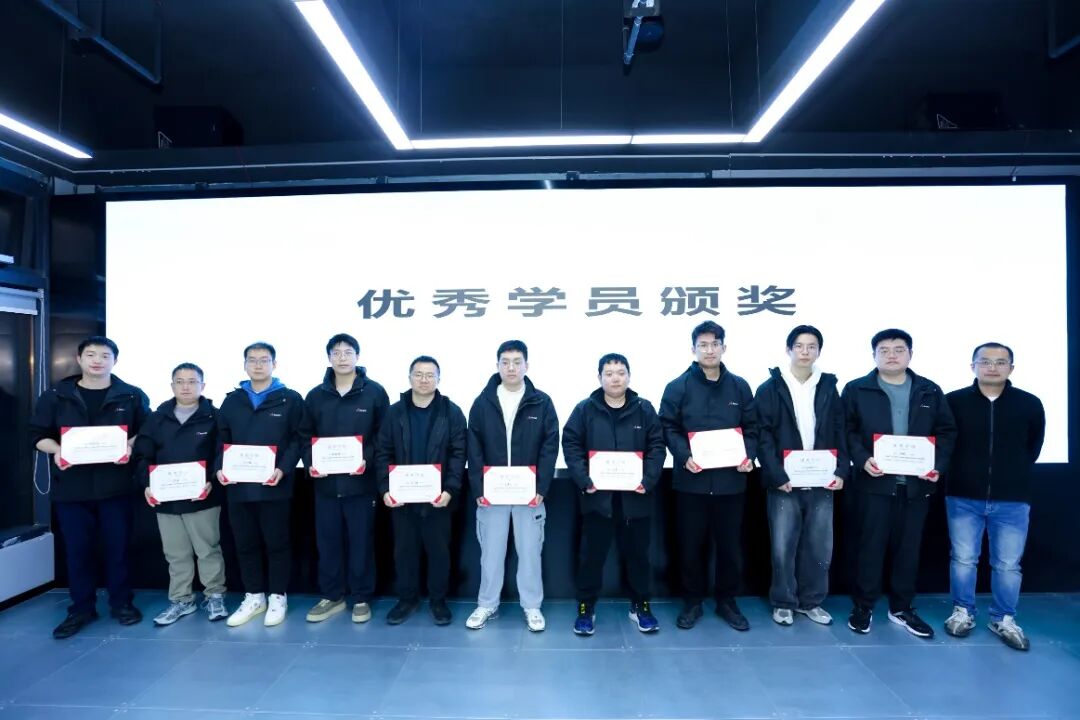 培训现场“学习标兵”“学习之星”及优秀学员证书颁发