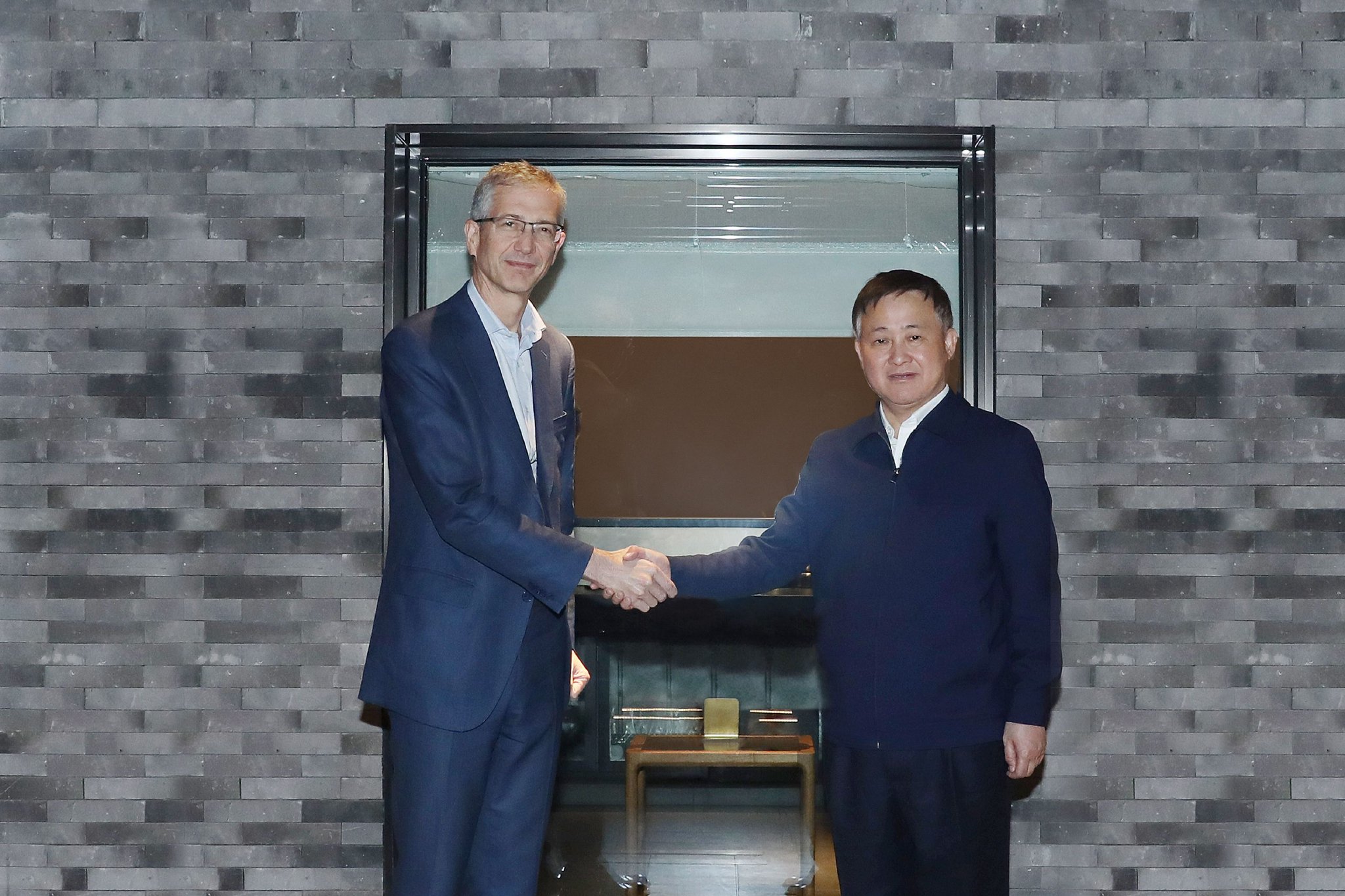 中国人民银行行长潘功胜会见有关国际经济组织负责人