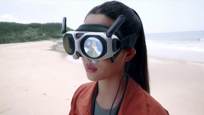 （影翎A1所配备的VR眼镜，来源：影石官网）