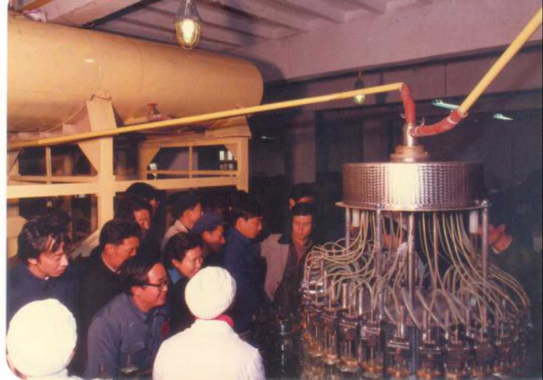 20世纪80年代泸州老窖灌装机验收