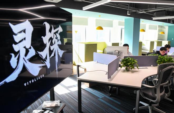 图说：AI赋能下，小小工作室也能蕴含大能量。《灵探》就在这里诞生。